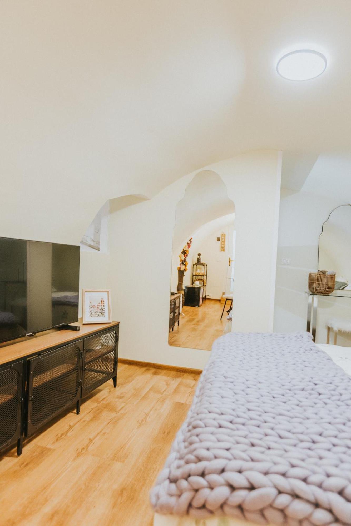 Locart -Cozy Downtown Apartment, Near Black Church With Free Wi-Fi Brasov Ngoại thất bức ảnh
