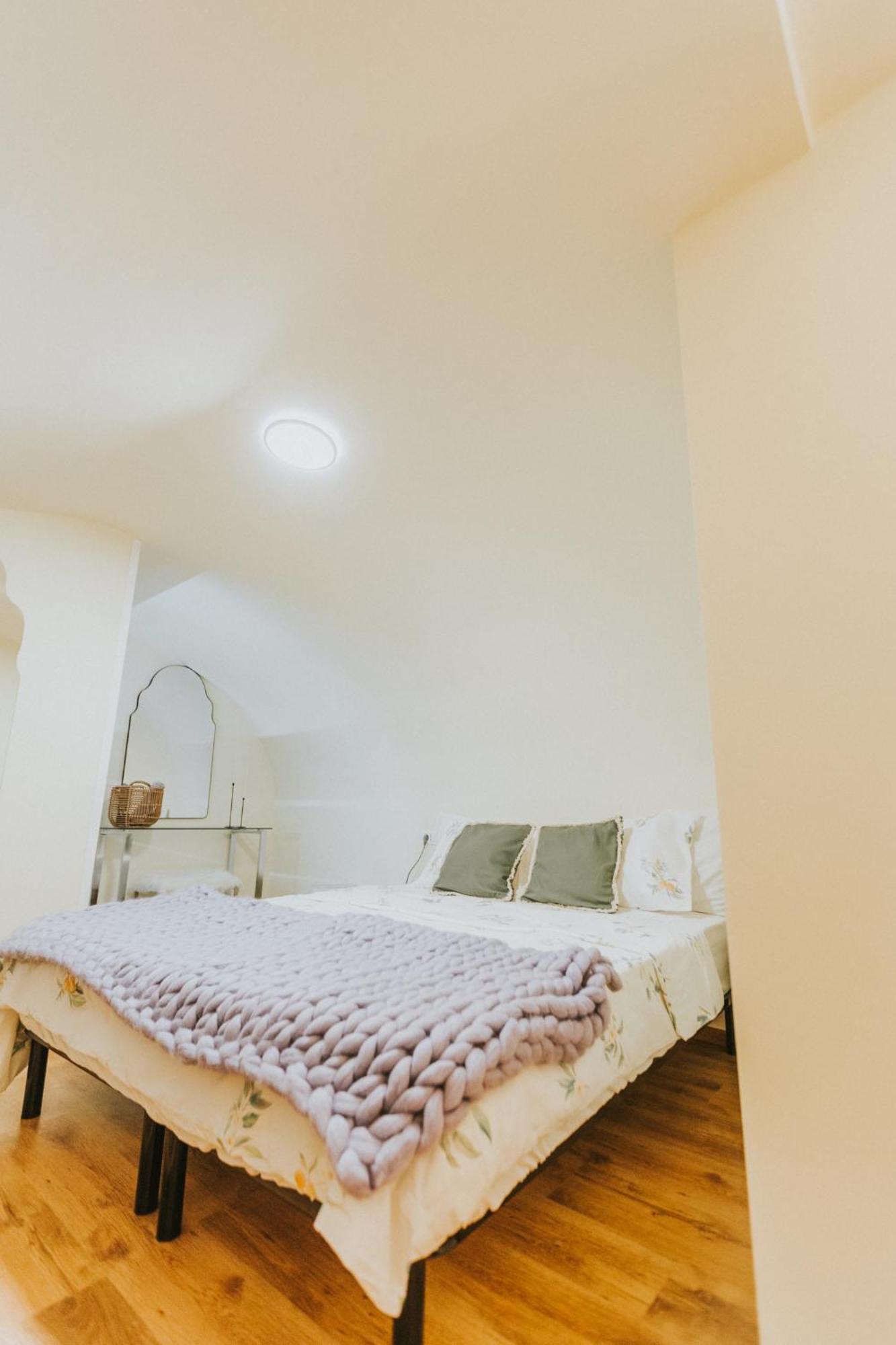 Locart -Cozy Downtown Apartment, Near Black Church With Free Wi-Fi Brasov Ngoại thất bức ảnh